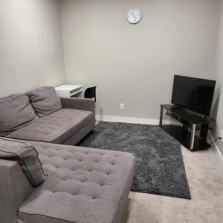 1 Bed 1 Bath Basement Suite Regina Exterior photo